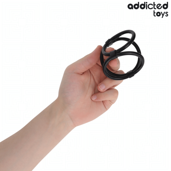Trippel penisring Addicted Toys med de tre ringarna i olika storlekar