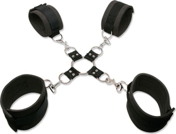 Pipedream Extreme Hogtie Kit med handleds- och fotmanschetter, hogtie i metall och ögonbindel