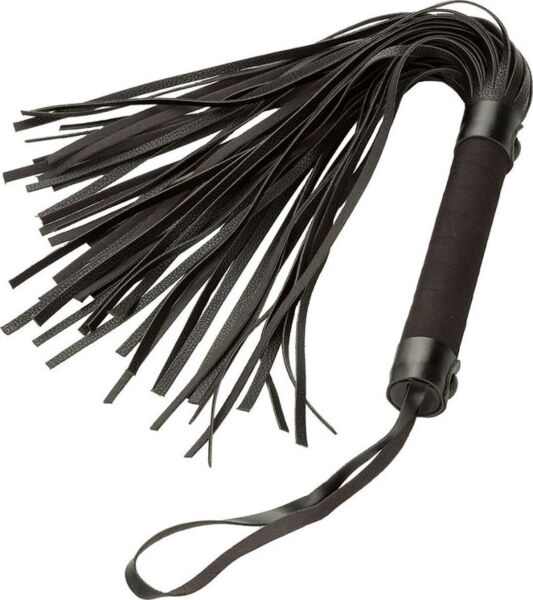 Svart piska med fransar, Nocturnal Collection Flogger från CalExotics, med handledsrem