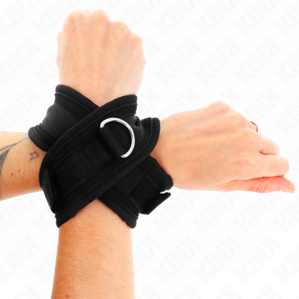 Svarta korsade handledsremmar Kink Cross Cuffs